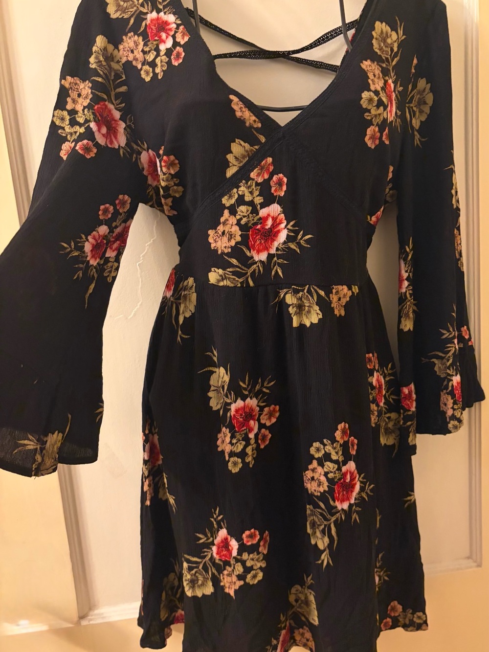 American Rag Black Floral V-Neck Long 3/4 Sleeve Dress
